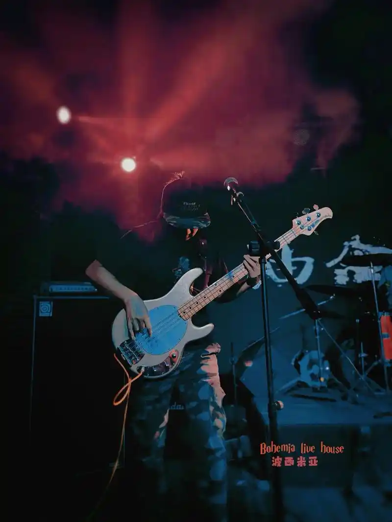 摇滚 #乐队 #摇滚现场 一些演出照片 - 抖音