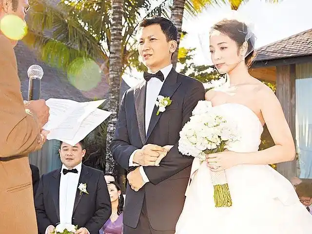 侯佩岑巴厘岛完美完婚 全程跟踪豪花400万(5/8)