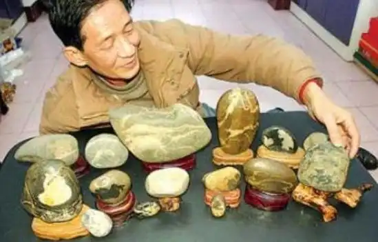 这让田恩宏更加的相信,假以时日这块石头必定会成为价值不菲的收藏品
