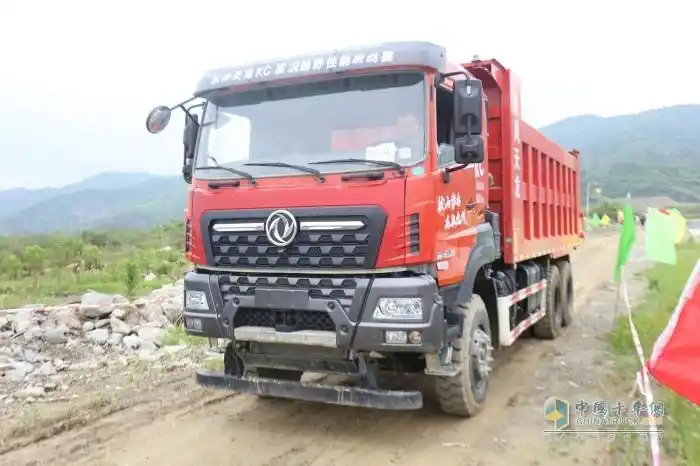 全新东风天龙kc自卸车