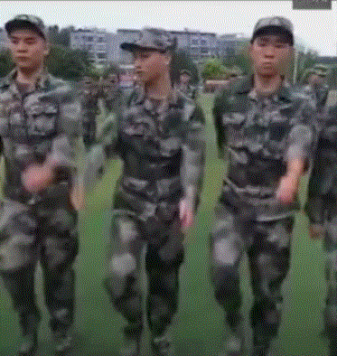 军训时总有这么一个人他桀骜不驯独领风骚