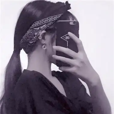 女生手机控挡脸霸气高清头像2021拿苹果手机拍照的女生头像