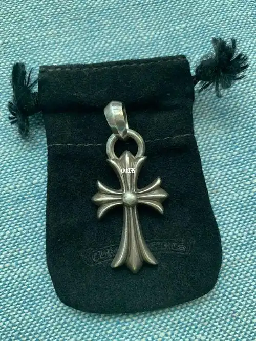 克罗心中号水滴圆环十字架吊坠