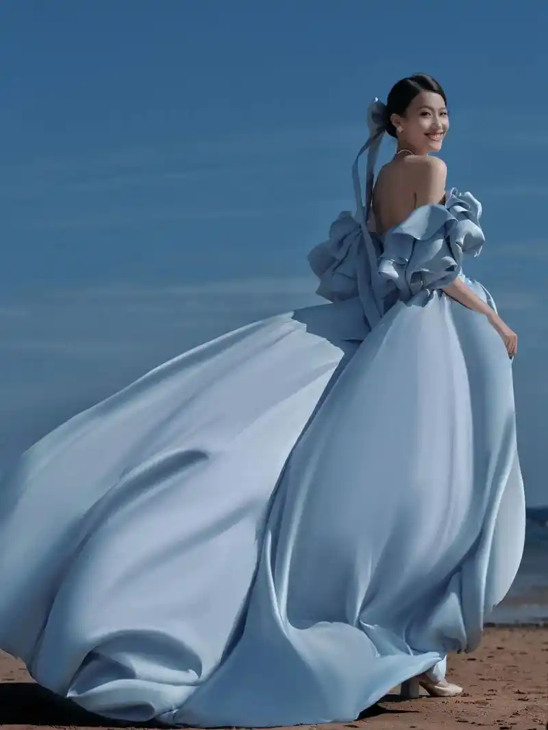 蓝色的婚纱与背景的相 - 抖音