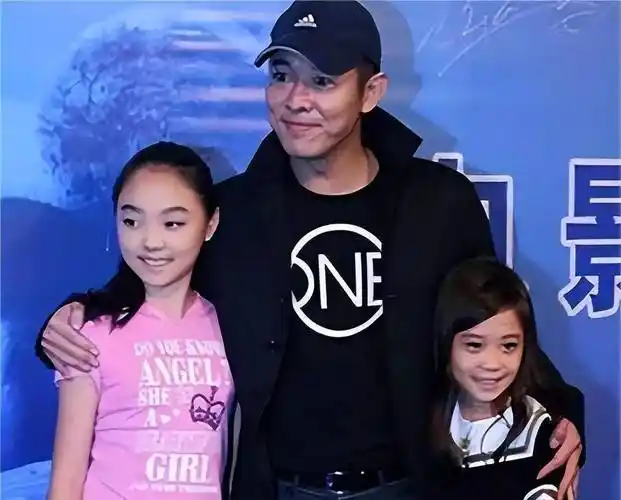 父亲是李连杰,母亲是黄秋燕,而我是留守儿童,如今34岁仍然未婚_女儿