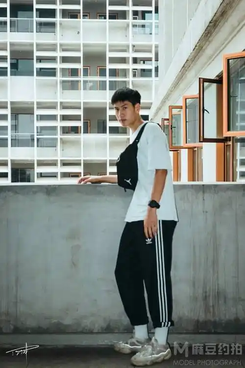 身高186体重140,性格开朗,配合摄影师,_麻豆约拍动态