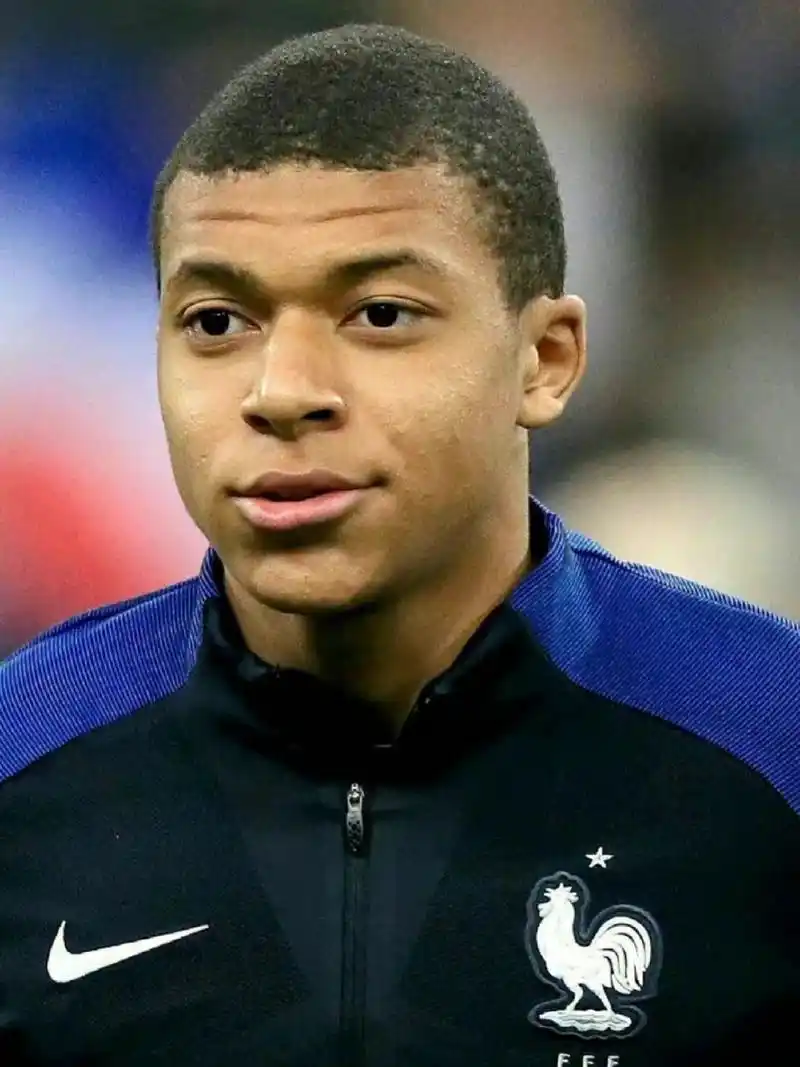 也有人觉得像吉吉国王,你们觉得呢 脸盲也能瞬间记住姆巴佩的样