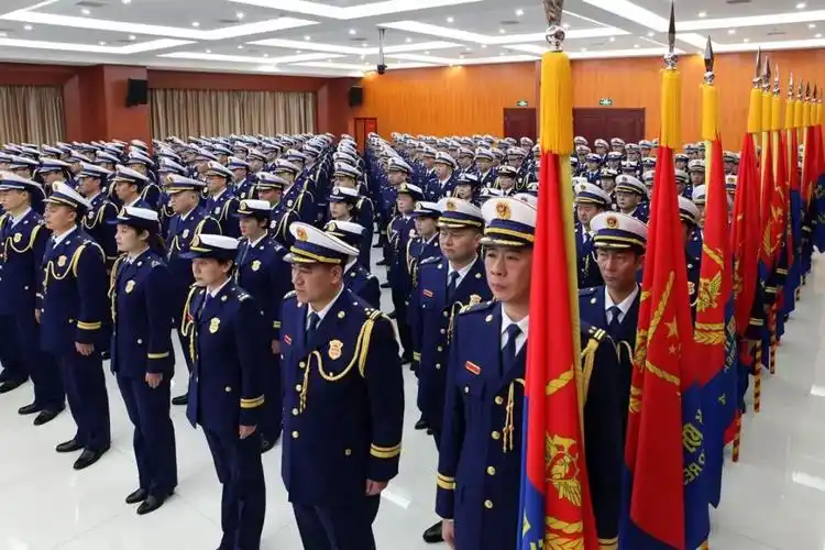 江西消防救援总队举行授旗授衔换装仪式刘奇出席