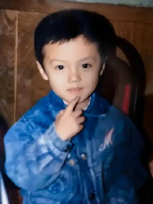 黄子韬童年照朱一龙童年照郑爽童年照看见王源童年照好想抱回家