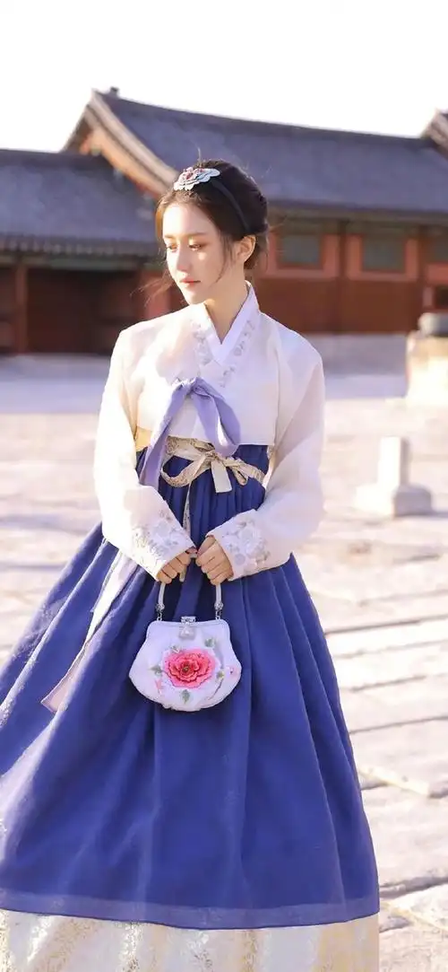 韩国美少女穿韩服可爱迷人