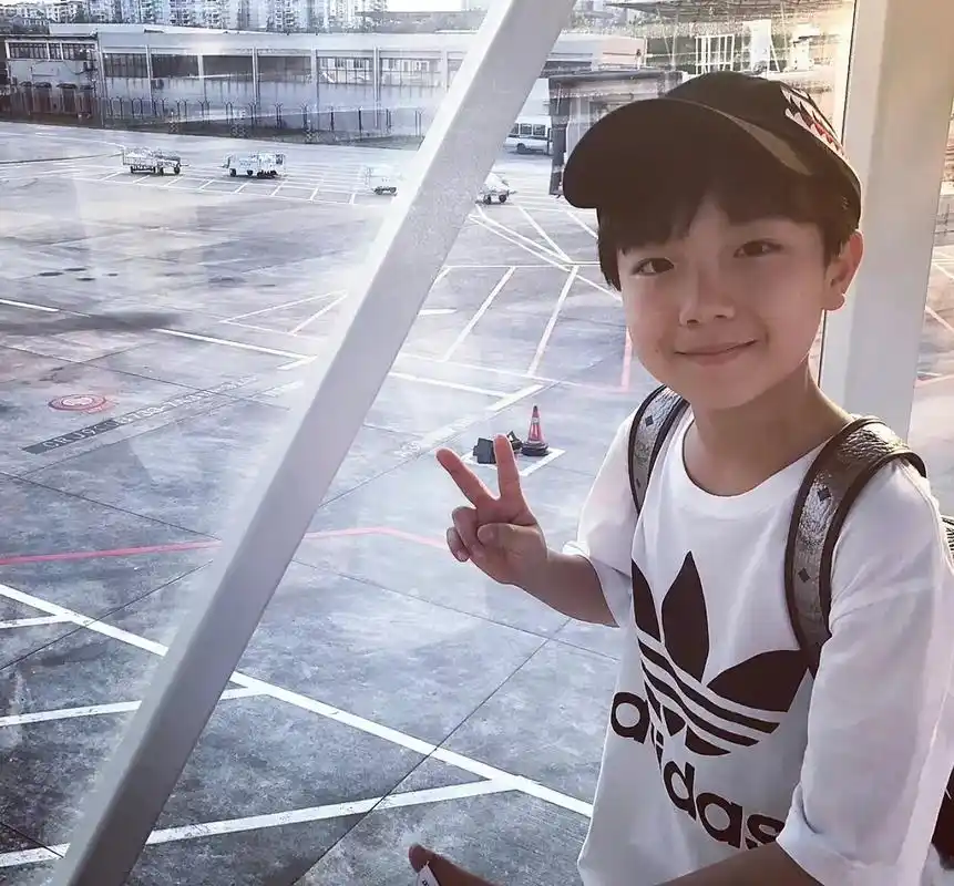 苏新皓 #可帅可甜 #可爱 帅帅小时候也太可爱了吧! - 抖音