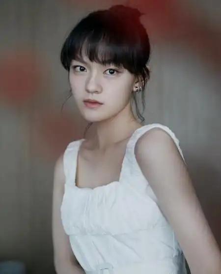 10位00后小花,争奇斗艳各显神通,谁能成为国民妹妹?