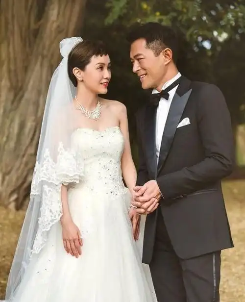 终于知道李若彤为什么被富商男友抛弃了,实在是太傻太天真