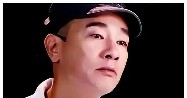 陈小春一家海边度假,应采儿穿泳装身材抢镜,两个儿子被晒得黢黑