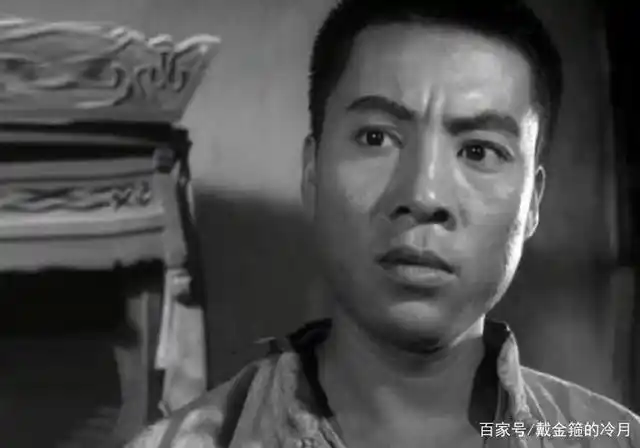 朱龙广曾在86版《西游记》中饰演的如来佛祖,同时,《地道战》中刘江