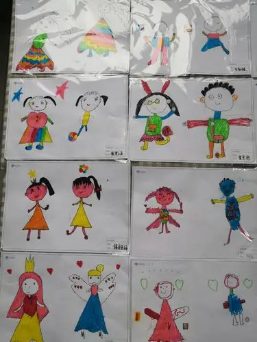 我的变化》感受身体的多样变化和特征,学会运用不同技法表现我的成长