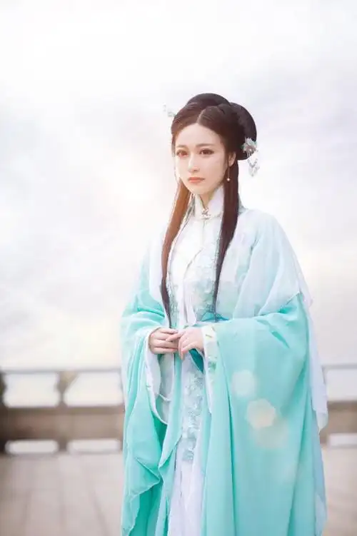 而是你们吵架的时候他怎么对你.