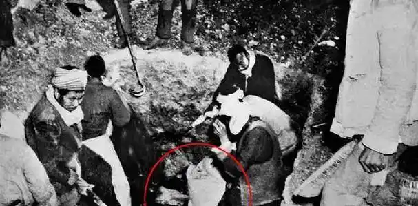 随后在尸体上浇上强酸,毁尸灭迹,可怜杨虎城将军一代英雄,死于宵小之