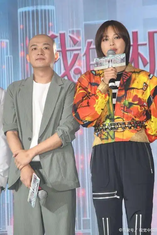 辛芷蕾变"麻辣女友"跳机械舞,携包贝尔上演甜蜜暴击