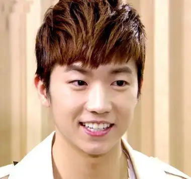 男四方脸碎发刘海短烫发发型