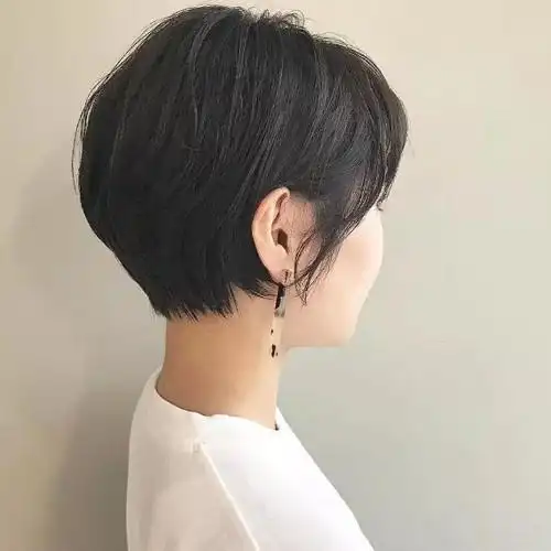 中性风的女生们都在剪,又酷又美又a,剪个露耳造型的短发别提多有范了