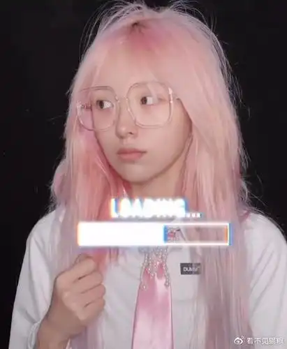 网红机智张素颜出镜,黑眼圈明显,妆前妆后差异大被嘲形象崩塌