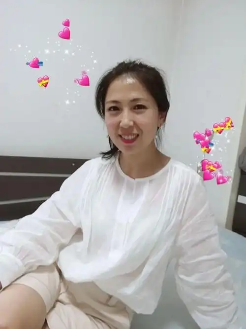 最后一张是我小时候我妈抱着我 每个人都会觉得自己的妈妈最漂亮吧!