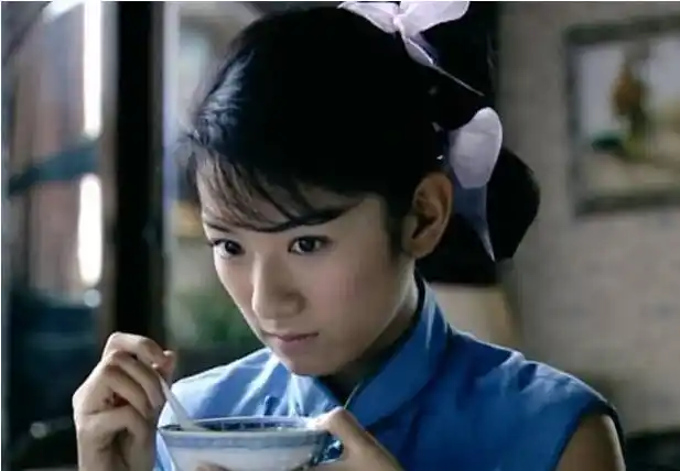 《长恨歌》里面的民国扮相也是温柔典雅,好看到不行