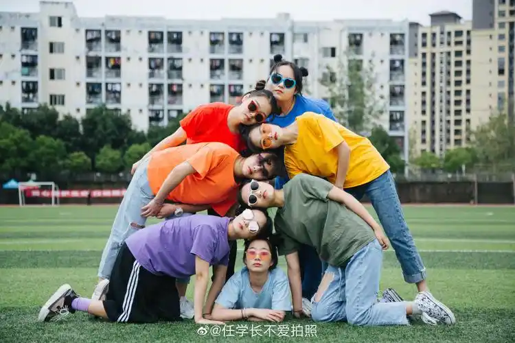 川职院小姐姐的毕业照那些年你拍过的沙雕毕业照毕业照姿势都在这儿