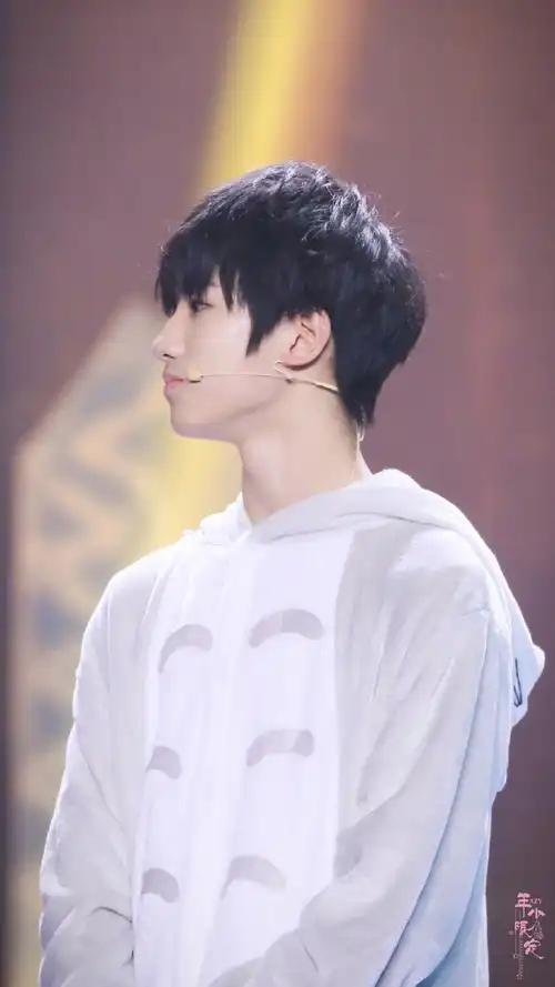 一起大笑看看,可怕的东西就会跑光了!@tf家族新生-敖子逸