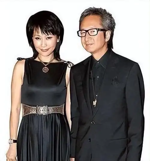 回顾叶童嫁大9岁富豪目睹丈夫梅开四度不离婚她真的幸福吗