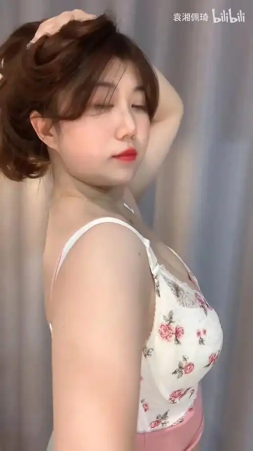 80e大胸穿出好胸型|高颜值纯欲内衣 - 哔哩哔哩