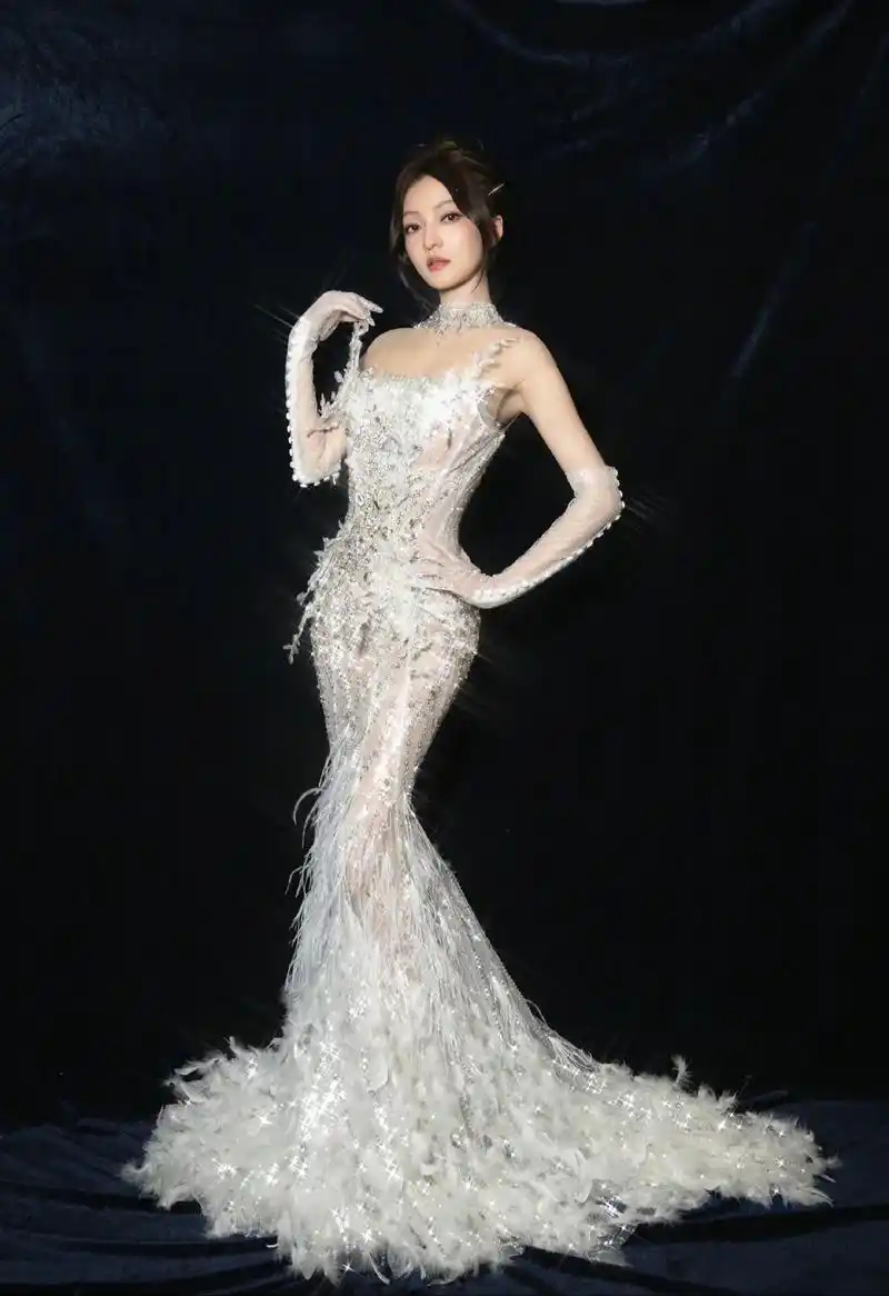 张韶涵东方卫视跨年造型来了,人鱼公主造型太惊艳了,张韶涵的造 - 抖