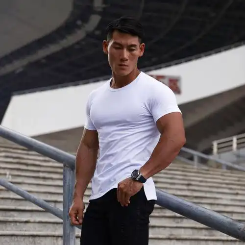 透气fm运动休闲修身显身身材肌肉弹力健身教练t恤