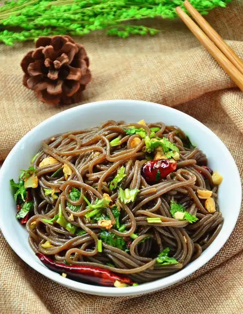 超美味的蕨根粉小凉菜 开胃美食竟然是这样做的