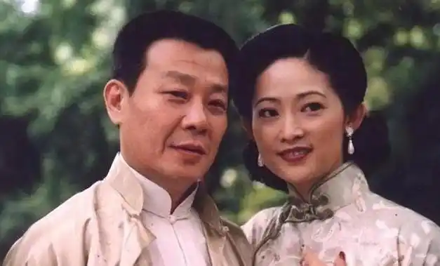 寇世勋晚年陪原配,二房及子女去了国外|婚姻|寇家瑞|崔瑶琪_网易订阅