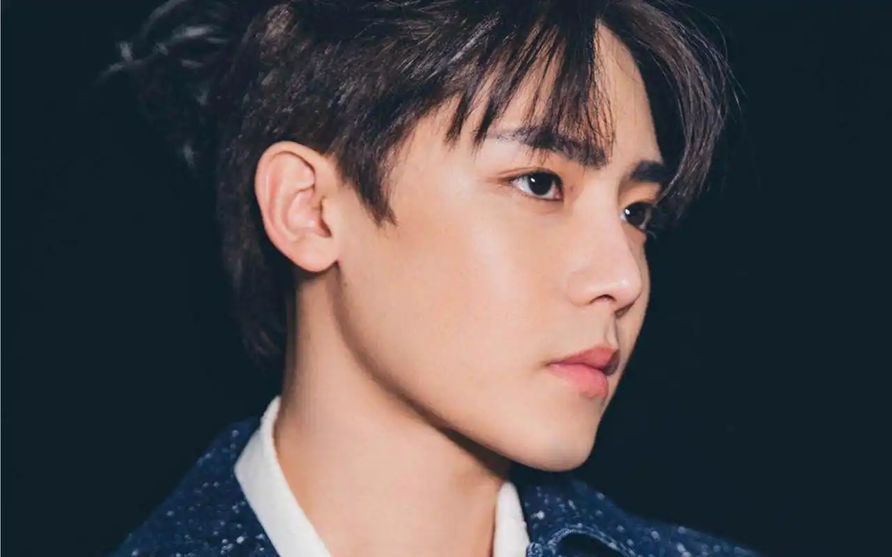 侯明昊帅气写真高清桌面壁纸