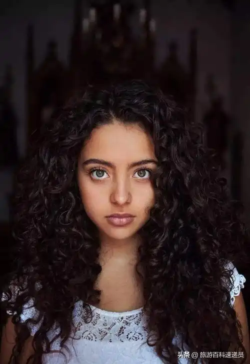 他碰到一个妇女便问这是什么地方,女人用土著语说"几内亚",其实"