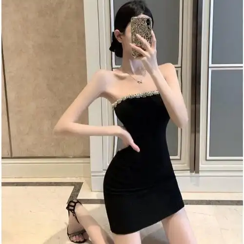 抹胸连衣裙春夏新款裙子味复古chic包臀裙闪闪水钻一字肩小黑裙女