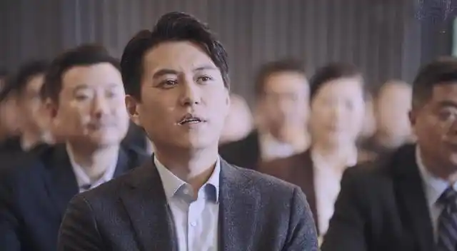 突围#在靳东,闫妮,黄志忠,陈晓,秦岚等人主演的电视剧《突围》中,齐