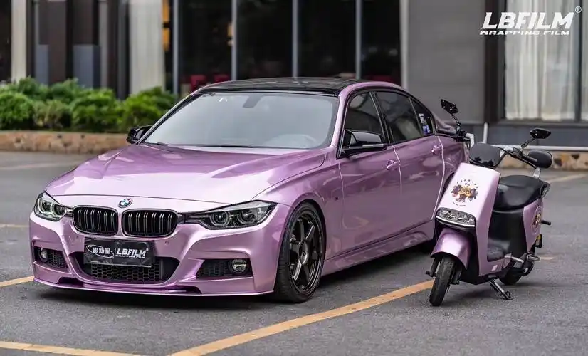 宝马3系lb改色膜液态金属绝地粉,融合了温柔的粉紫色