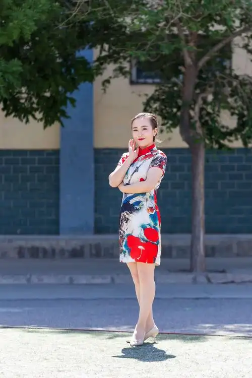 平川二中美女老师旗袍秀