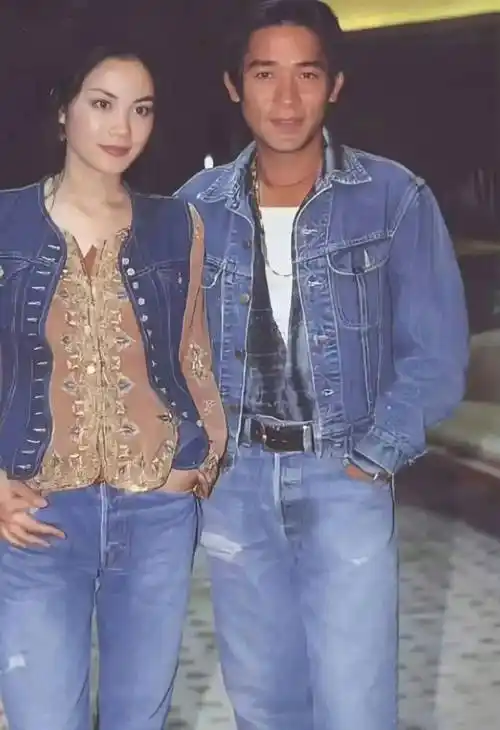 看王菲梁朝伟早年合影,并不都是女的衰老快,王菲几乎没变化男方成老头