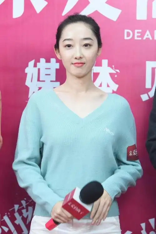 蒋梦婕和周冬雨蒋梦婕要去植发际线