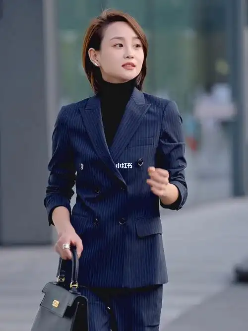 西装与复古条纹的碰撞时髦又高级