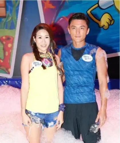 爱国艺人杨明店面遭破坏!门口玻璃被打爆,"老婆本"遭严重损失