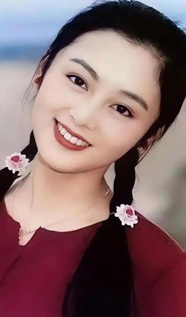 嘿,各位小伙伴们,今天我们要聊一聊中国影视圈的"大陆第一美人"