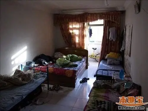 北漂大学生蜗居实录 10平米8张床只求一席之地