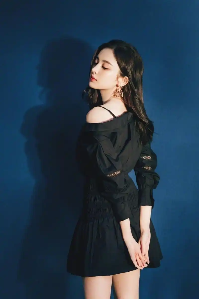 古力娜扎香肩锁骨唯美画报