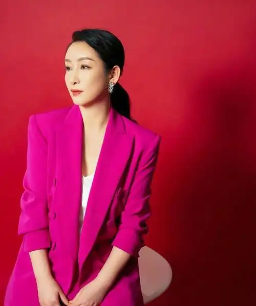 北京时间11月1日下午,中国著名演员秦海璐最新消息!